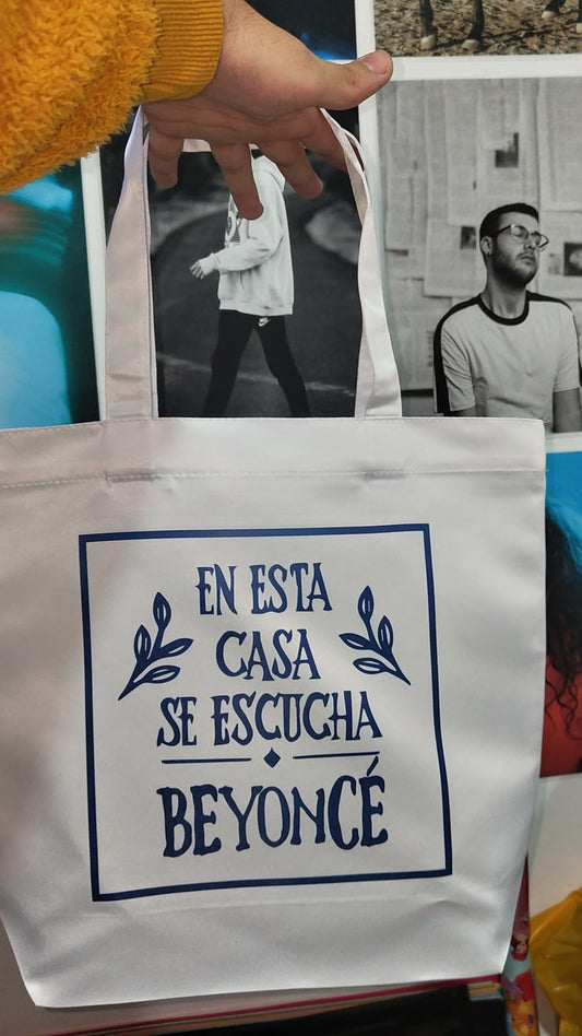 TOTE BAG "EN ESTA CASA SE ESCUCHA..."